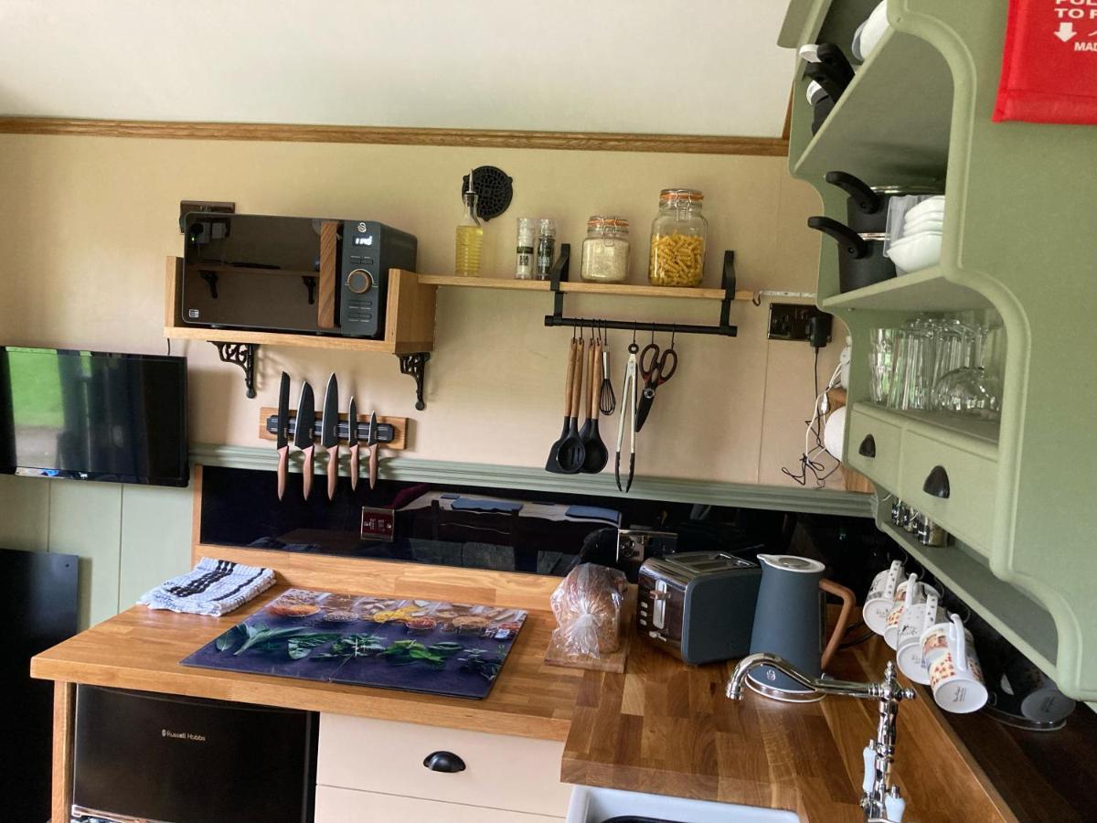 Brook The Shepherd Hut Saltash Exterior photo